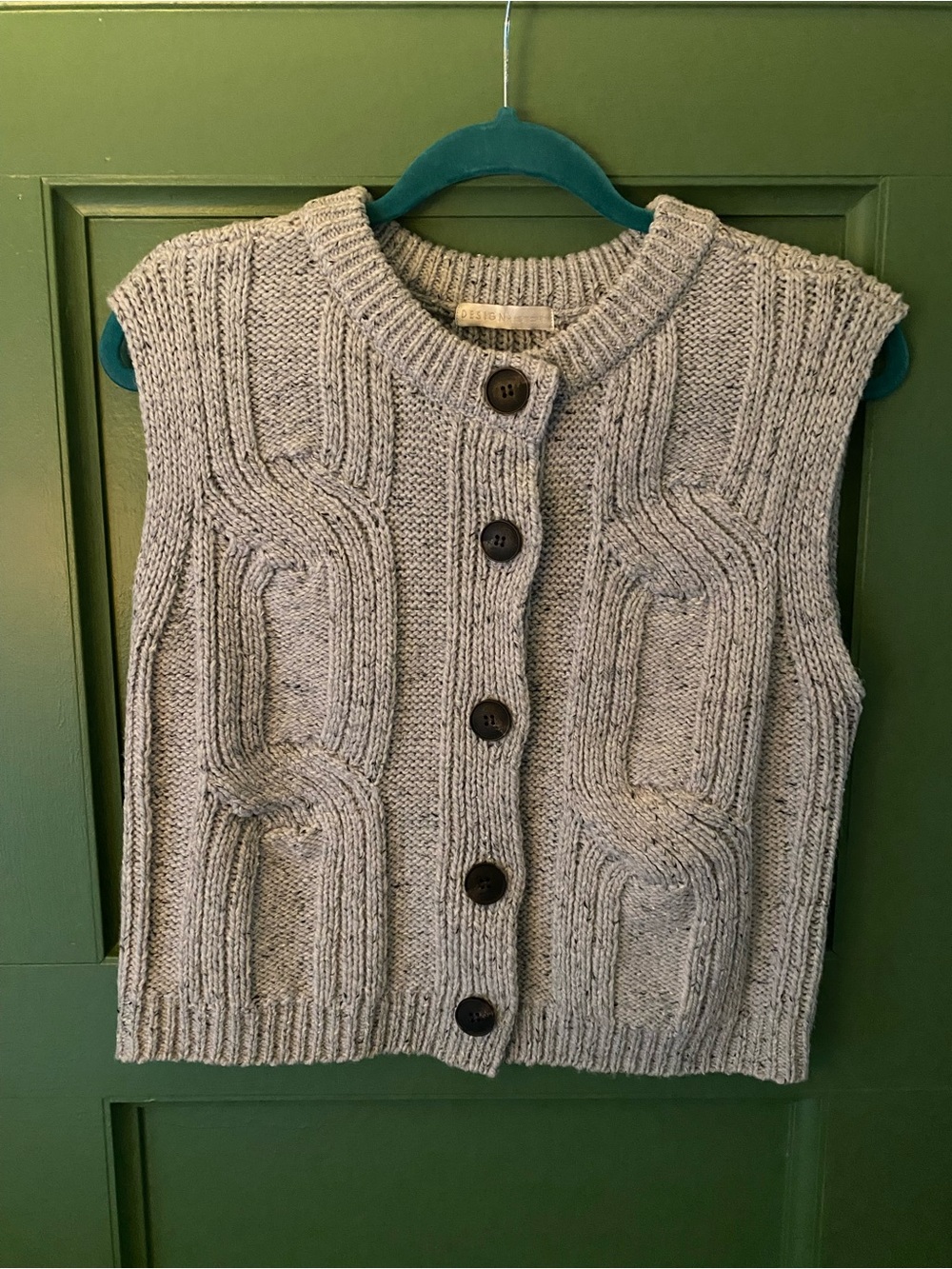 Gorgeous Design History Cable Knit Button-Front Sweater Vest in Light Gray NWOT